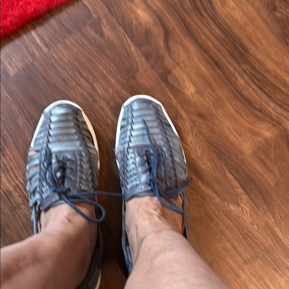 Women’s blue casual shoes in a size 81/2